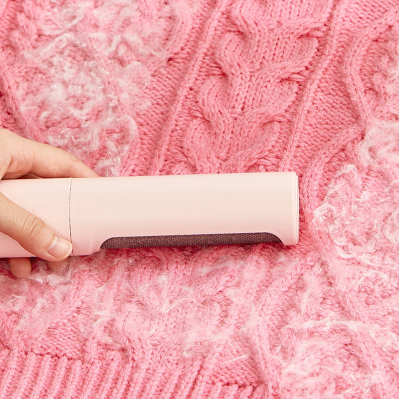 Reusable roller collecting pet hair by hand